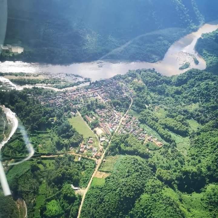 Lattanavongsa Guesthouse And Bungalows Muang Ngoi المظهر الخارجي الصورة