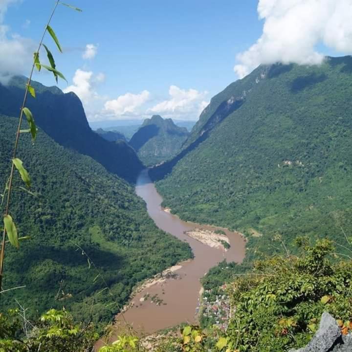 Lattanavongsa Guesthouse And Bungalows Muang Ngoi المظهر الخارجي الصورة