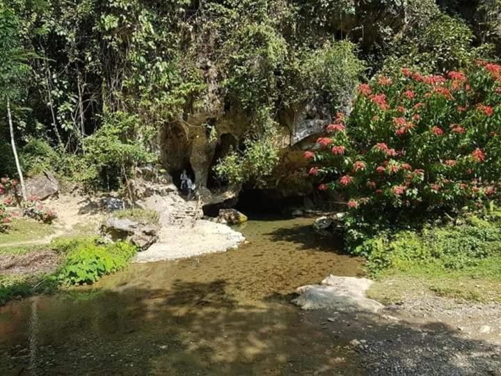 Lattanavongsa Guesthouse And Bungalows Muang Ngoi المظهر الخارجي الصورة
