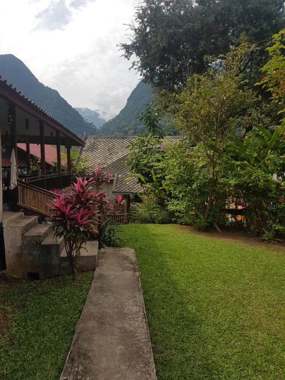 Lattanavongsa Guesthouse And Bungalows Muang Ngoi المظهر الخارجي الصورة